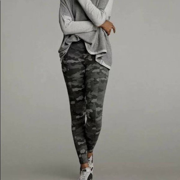 NWT | Cabi 3931 ATC Camo Leggings - Picture 2 of 10